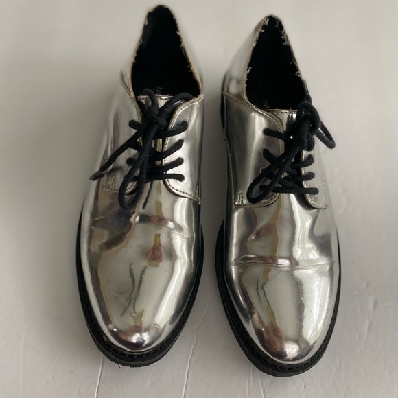 Forever 21 womens silver mirror oxfords 6 - Picture 1 of 11